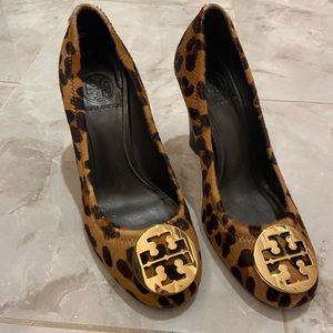 Tory Burch Logo Medallion Wedge Pump